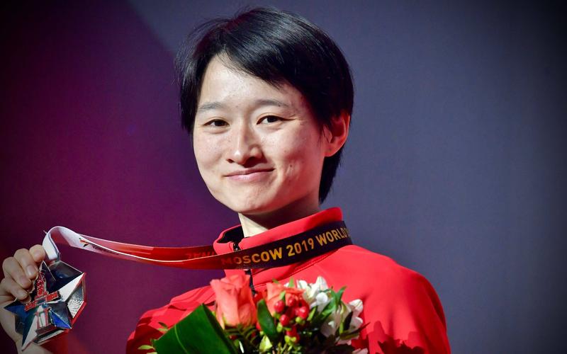 小学生泳裤男孩