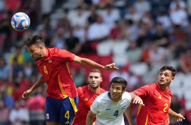 巴萨重回榜首(巴萨夺得)