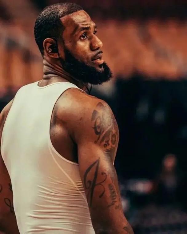 波神交易传闻遭尼克斯冷淡对待 欧文***也未能引起兴趣 波神交易传闻遭尼克斯冷淡对待 欧文***也未能引起兴趣