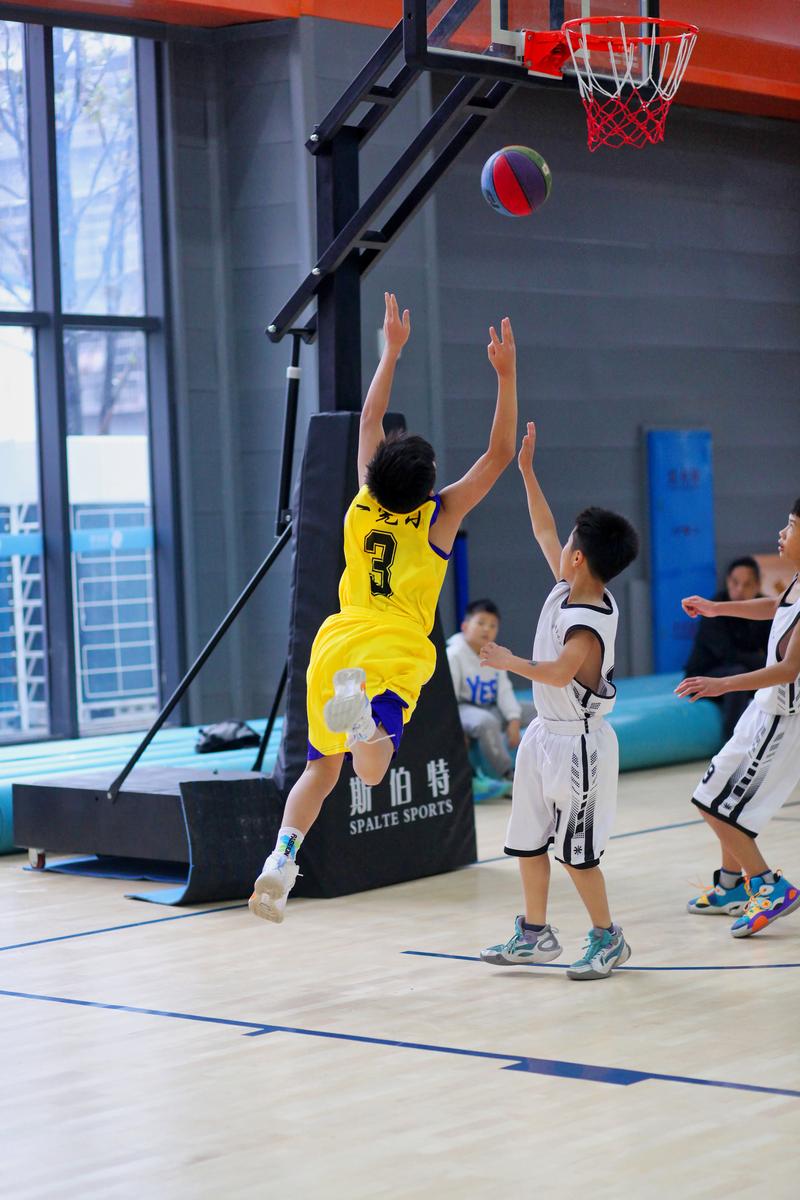 湖人死忠狗爷Diss快船进了季后赛还是小老弟 湖人死忠狗爷Diss快船进了季后赛还是小老弟