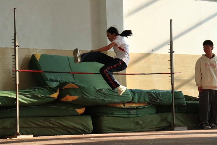 NBA球队实力不均非故意摆烂 球员目标非输球挑战极限