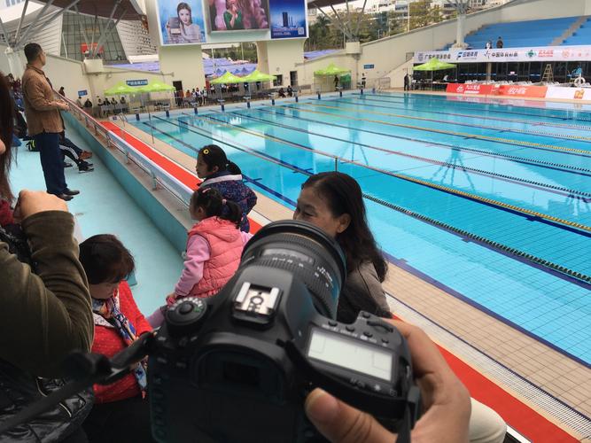 梅西拥抱小罗 梅西拥抱小罗