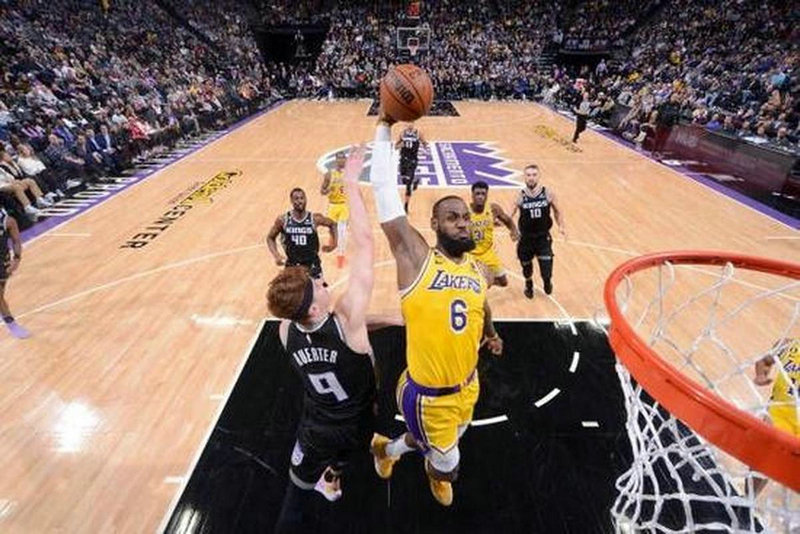 历史上的今天魔兽力斩35+19 科比平尴尬纪录