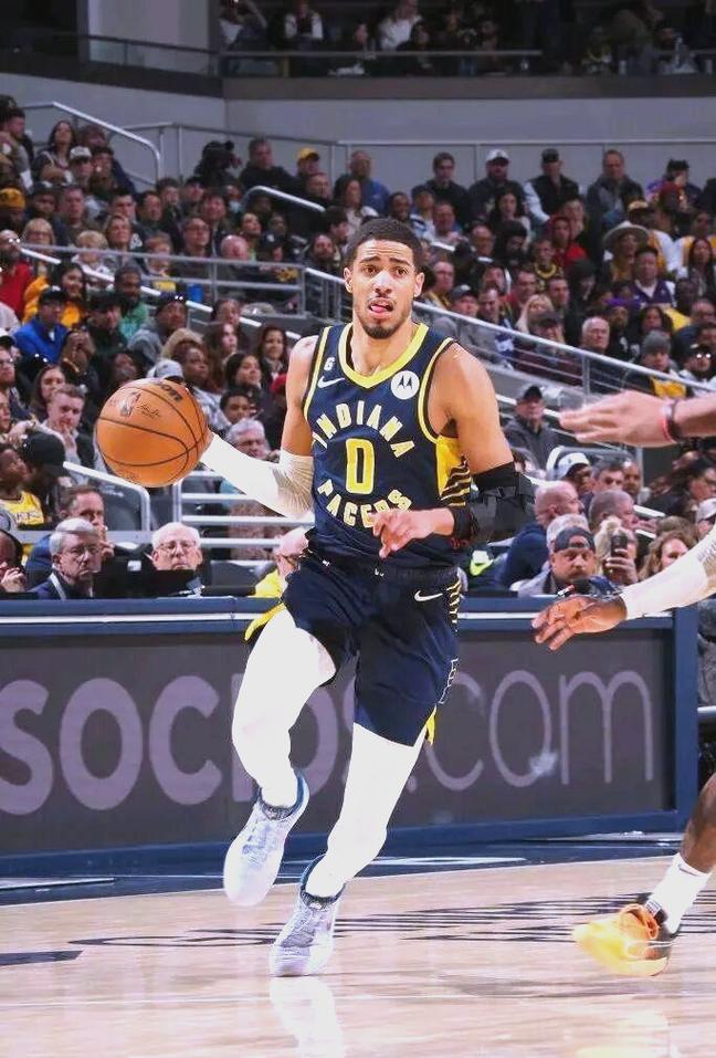 乔丹飞人扣篮乔丹飞翔扣篮 乔丹飞人扣篮乔丹飞翔扣篮