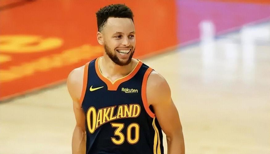 詹皇上演罕见乌龙一幕 热火队友意外受益 攻防间上演精彩反转