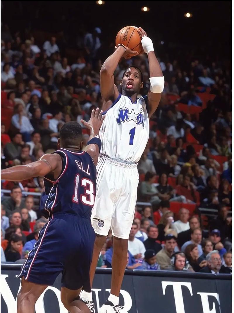 雷吉22+11活塞胜黄蜂 沃克32+7贝里内利压哨无效 雷吉22+11活塞胜黄蜂 沃克32+7贝里内利压哨无效