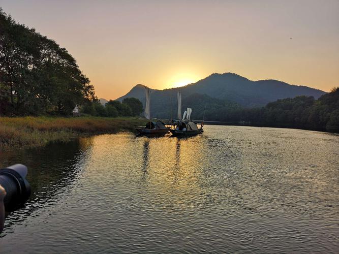 魔术师认为湖人需警醒火箭非开拓者 对决需迅速应对 魔术师认为湖人需警醒火箭非开拓者 对决需迅速应对