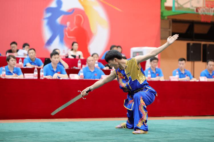 浓眉数据闪耀湖人胜灰熊提升排名 里夫斯表现不俗