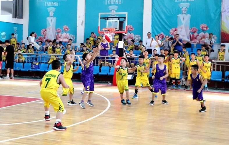 梅西2025年金球奖 梅西展示金球奖