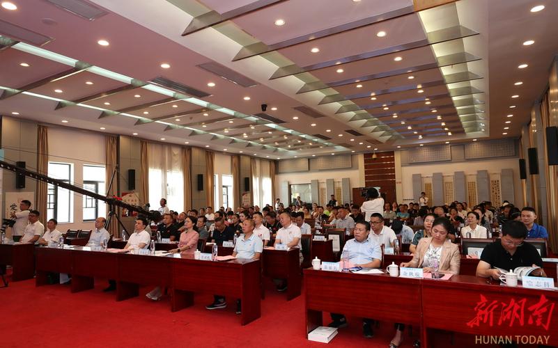 詹姆斯与浓眉对决勇士精彩瞬间 湖人胜利之夜巨星闪耀赛场