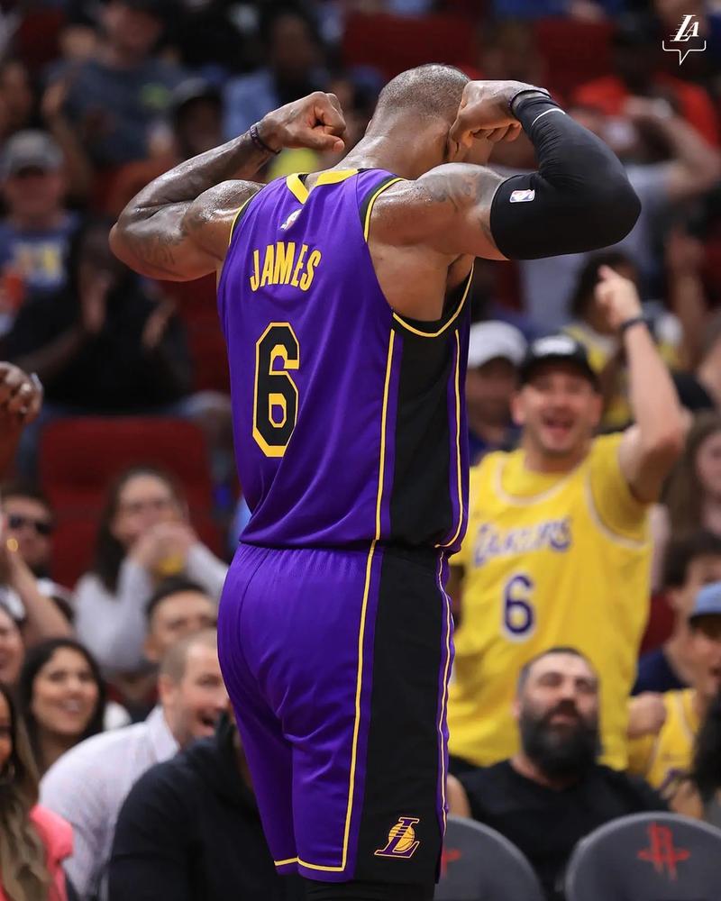 库里35+5+4三节打卡下班 勇士狂屠骑士制造惨案 库里35+5+4三节打卡下班 勇士狂屠骑士制造惨案