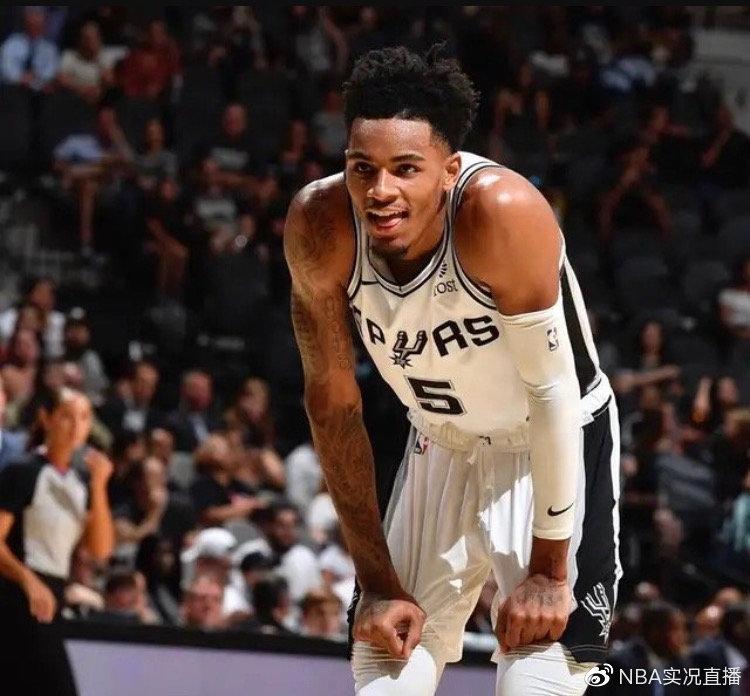 周通谈带奥克兰城梯队观看中超 有想穿上球衣上场踢球的冲动 周通谈带奥克兰城梯队观看中超 有想穿上球衣上场踢球的冲动