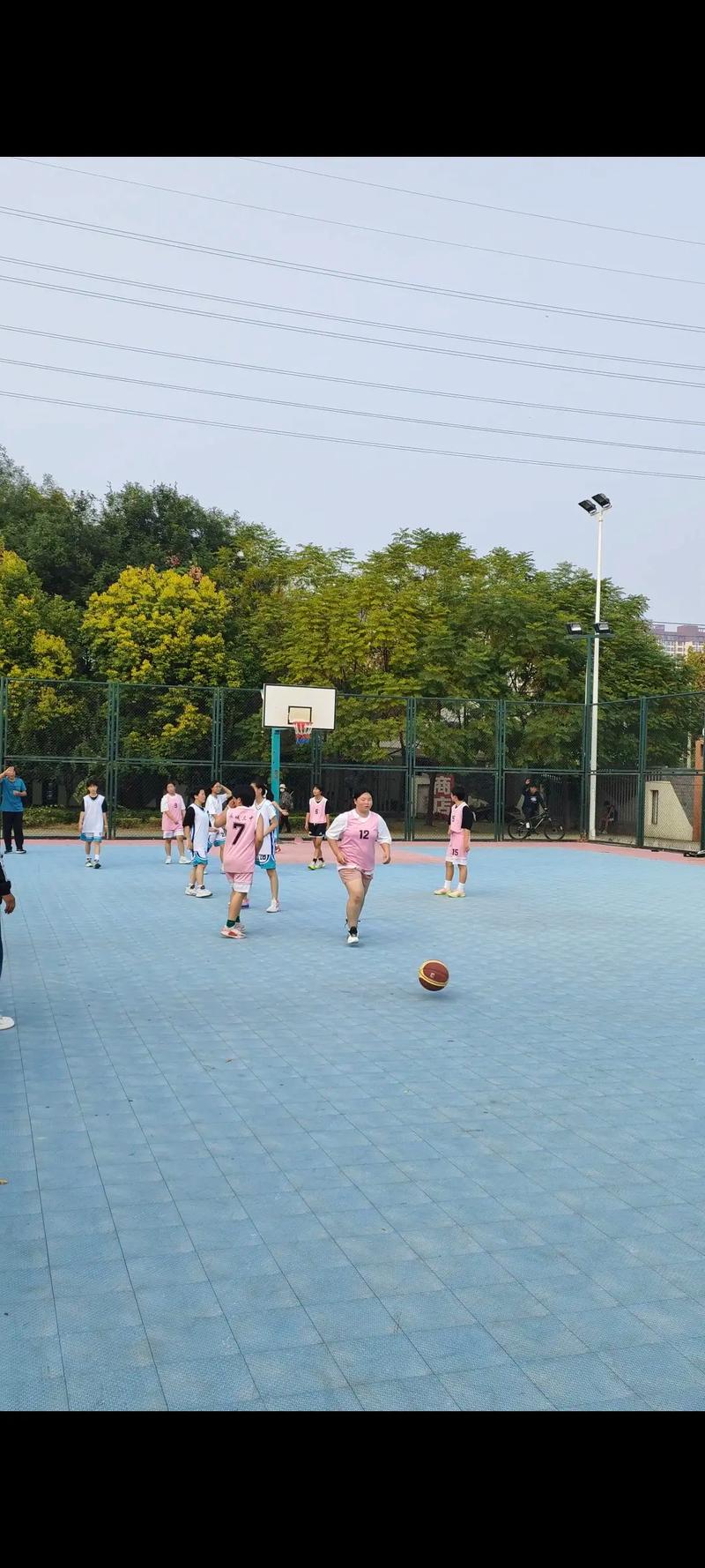 篮球盛宴火箭对垒小牛 丰田中心再显光芒 篮球盛宴火箭对垒小牛 丰田中心再显光芒