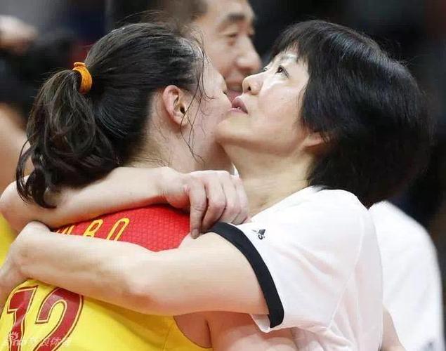 巴黎圣日耳曼法国杯 巴黎圣日耳曼法国杯夺冠庆典姆巴佩跟谁打招呼 巴黎圣日耳曼法国杯 巴黎圣日耳曼法国杯夺冠庆典姆巴佩跟谁打招呼