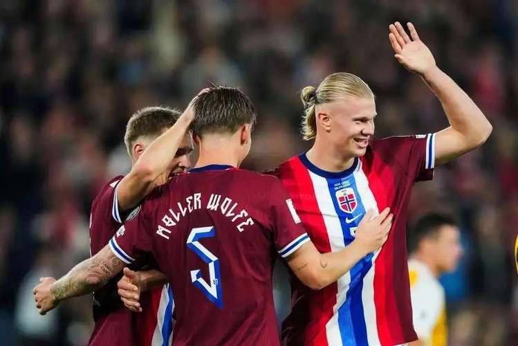 霍弗德欧文先为比赛定下基调 我们跟随着他 霍弗德欧文先为比赛定下基调 我们跟随着他