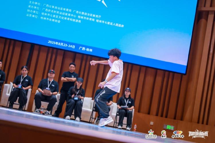 龙凤胎儿子夭折后c罗失常