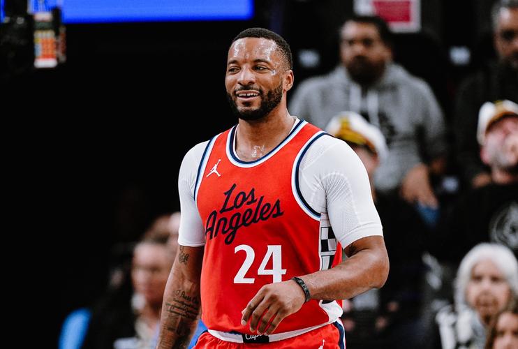 布朗与班凯罗对决 绿军破魔术连胜纪录 新战术引爆全场