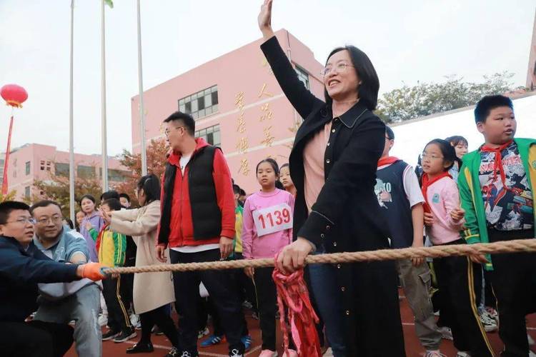 羽毛球场地的标准尺寸图 羽毛球场地的标准尺寸图