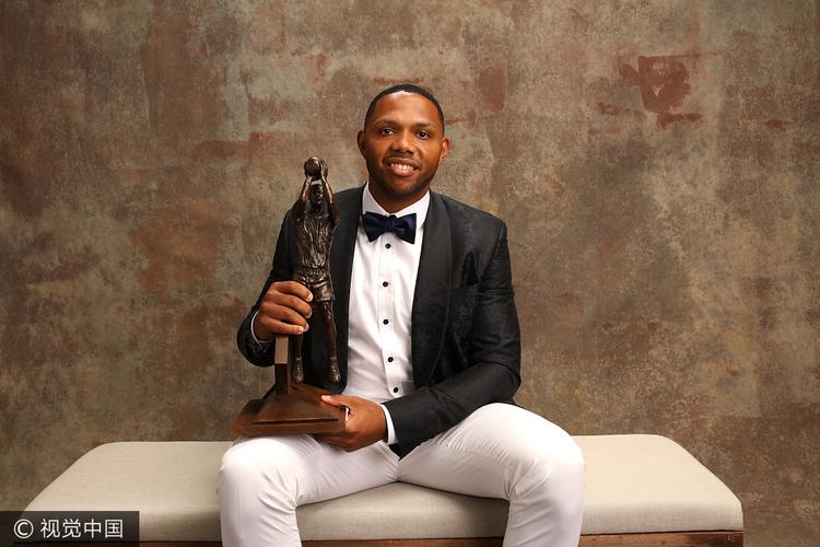 哈登23+11能突能投喂饼忙 连续11场两双破纪录 哈登23+11能突能投喂饼忙 连续11场两双破纪录