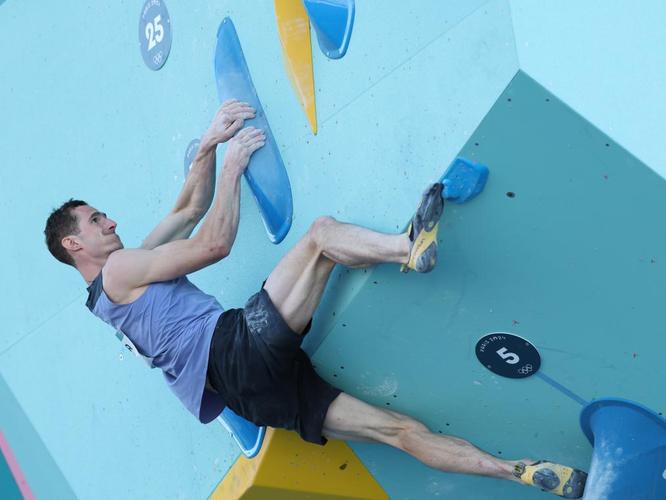 霍福德腹股沟拉伤接受治疗 下场仍不知是否出战 霍福德腹股沟拉伤接受治疗 下场仍不知是否出战