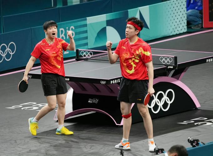 韦德膝伤成疑热火爵士对决悬念继续 詹姆斯休战原因揭晓 韦德膝伤成疑热火爵士对决悬念继续 詹姆斯休战原因揭晓