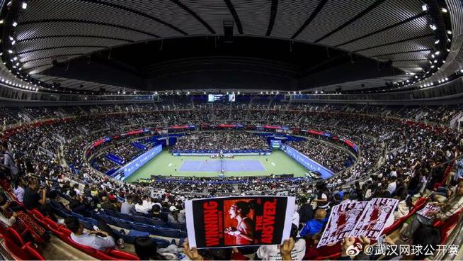 铁骑爵士对决小牛赛场战力比拼